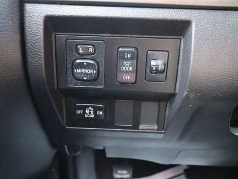 Used 2016 Toyota Tundra SR5 w/ SR5 Upgrade Package AWD/4WD image 18