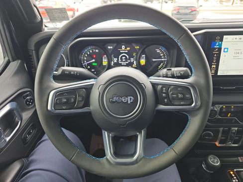 Used 2024 Jeep Wrangler High Altitude image 17