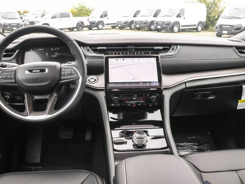 New 2025 Jeep Grand Cherokee L Limited image 10