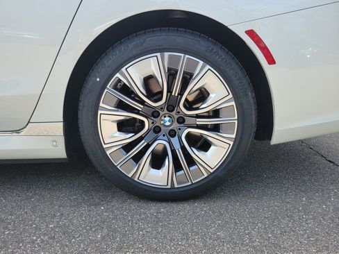 Certified 2024 BMW i7 xDrive60 w/ Executive Package AWD/4WD image 22