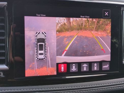 Used 2024 Chrysler Pacifica Touring-L w/ Road Tripper Package image 30