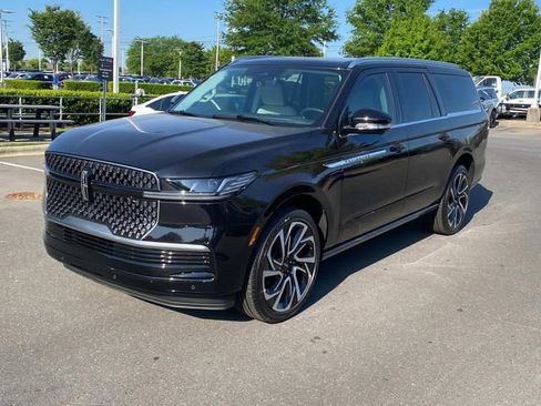 New 2026 Lincoln Navigator L Reserve AWD/4WD image 3