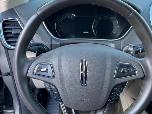 Used 2017 Lincoln MKX Select image 24