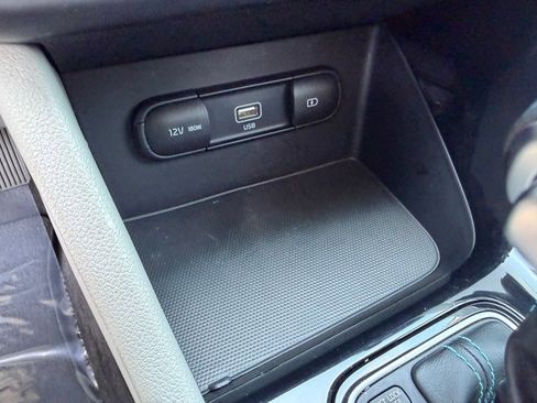 Used 2022 Kia Niro LXS FWD image 25