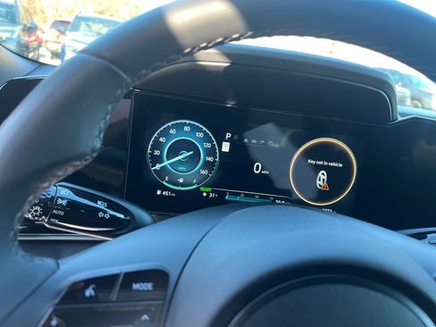 Certified 2025 Hyundai Elantra SEL FWD image 13