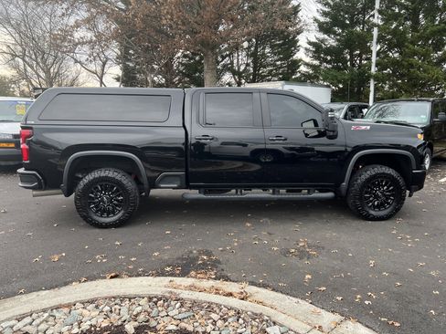 Used 2022 Chevrolet Silverado 2500 LTZ w/ LTZ Plus Package image 11