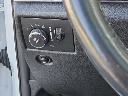 Used 2013 Jeep Grand Cherokee Overland w/ Advance Technology Group AWD/4WD image 33