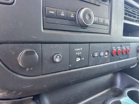 Used 2014 Chevrolet Express 2500 RWD image 15