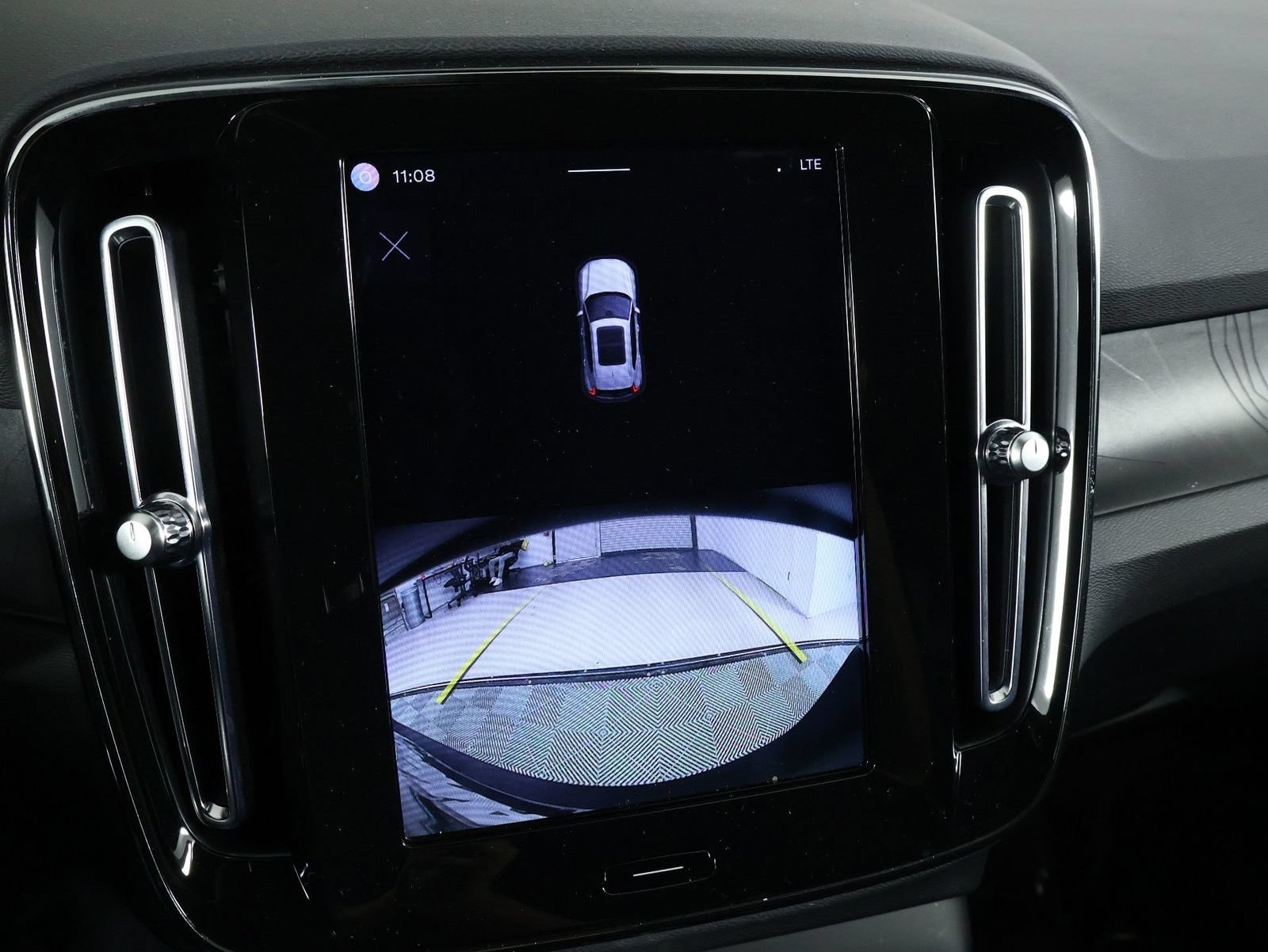 Certified 2023 Volvo XC40 Recharge Core w/ Protection Package Premier AWD/4WD image 13