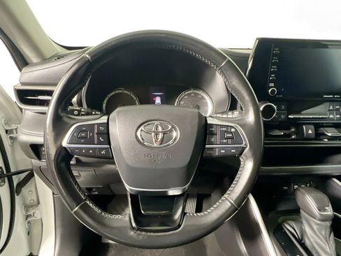 Used 2021 Toyota Highlander LE image 17