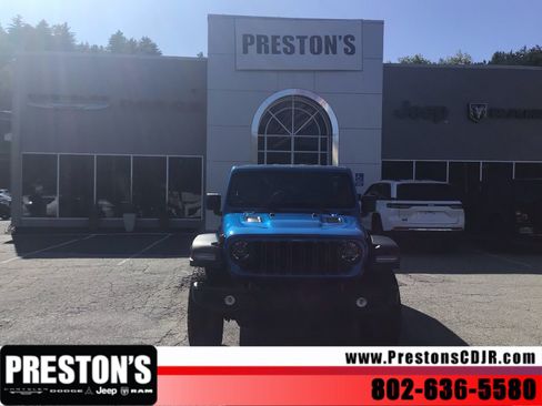 Used 2025 Jeep Wrangler Unlimited Rubicon AWD/4WD image 8