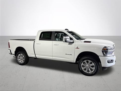 New 2026 RAM 2500 Laramie AWD/4WD image 4