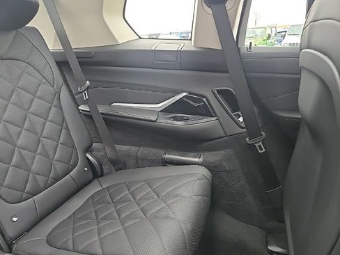 Used 2024 BMW X7 xDrive40i w/ Climate Comfort Package image 89