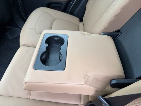 Used 2025 Land Rover Defender 110 X-Dynamic SE image 18