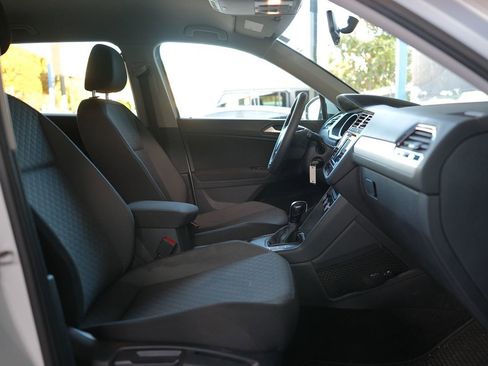 Used 2020 Volkswagen Tiguan S image 28
