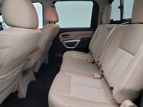 Used 2017 Nissan Titan SV RWD image 18