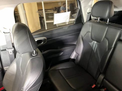 Used 2022 Kia Sorento S w/ Panoramic Sunroof Package AWD/4WD image 16