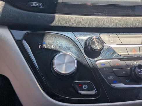 Used 2021 Chrysler Voyager Lxi image 25