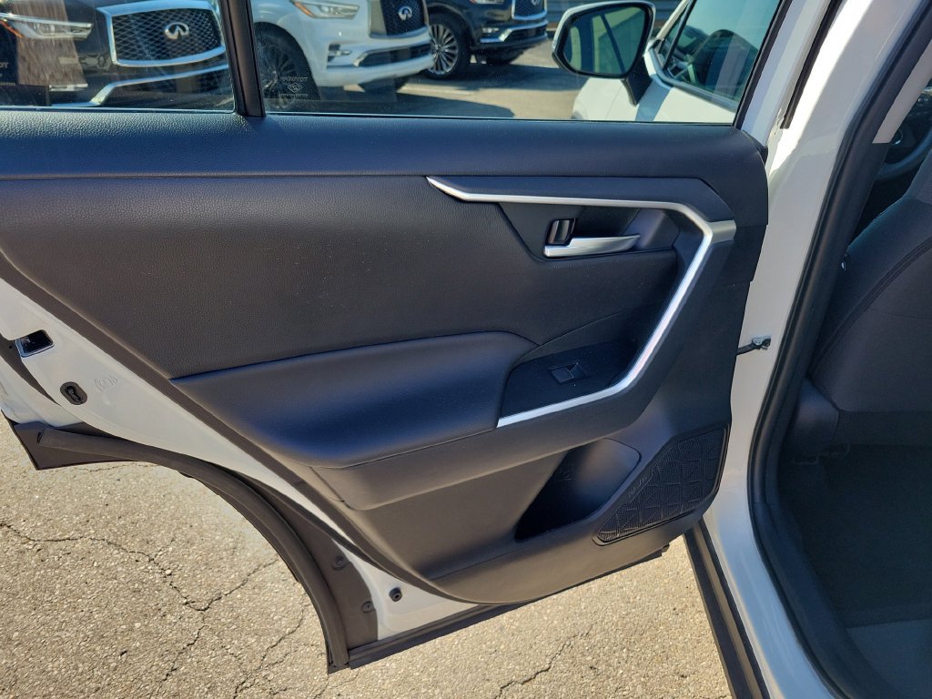 Used 2025 Toyota RAV4 XLE AWD/4WD image 14