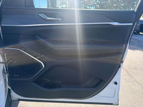 Used 2022 Jeep Grand Cherokee Limited image 10