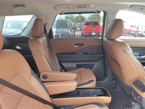 Used 2023 Nissan Pathfinder Platinum w/ Lighting Package (N93) image 32