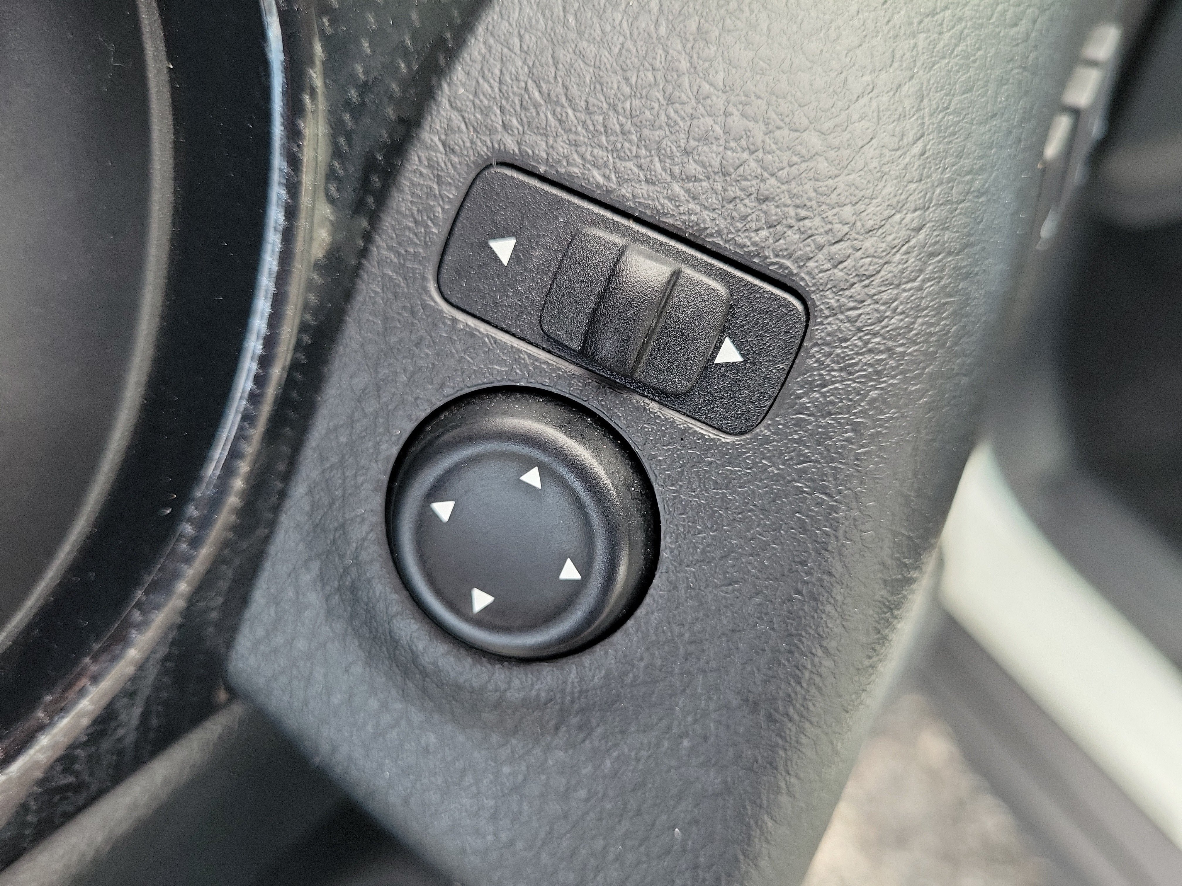 Used 2019 Nissan Rogue SL w/ Premium Package FWD image 11
