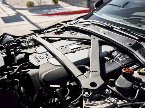 Used 2023 Aston Martin DBS Volante image 22