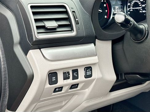 Used 2017 Subaru Forester 2.5i Premium image 12