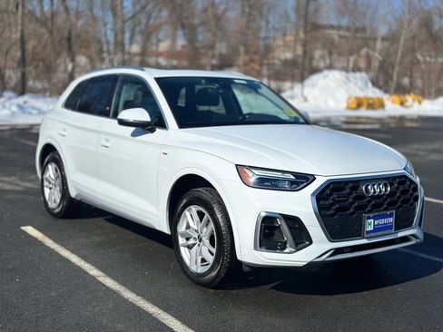 Used 2023 Audi Q5 2.0T Premium w/ Convenience Package image 9