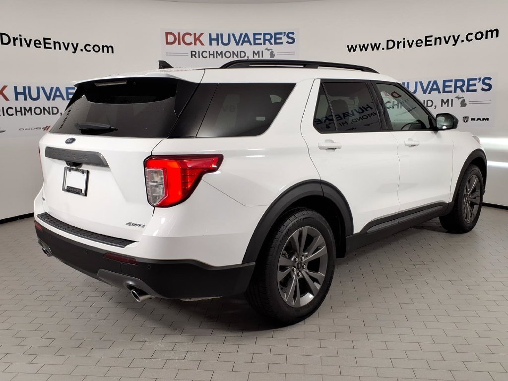 Used 2021 Ford Explorer XLT w/ Equipment Group 202A AWD/4WD image 4