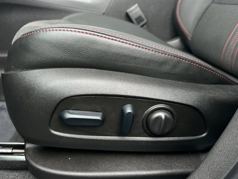 Used 2023 Chevrolet Equinox RS FWD image 13