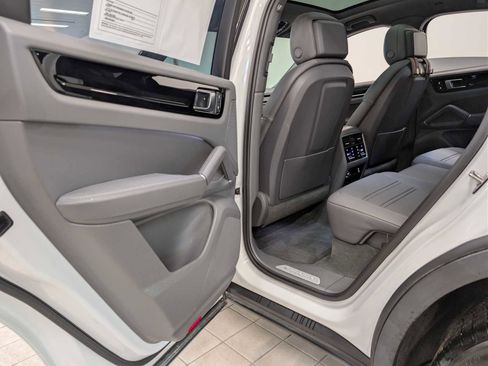 Used 2023 Porsche Cayenne Coupe image 17