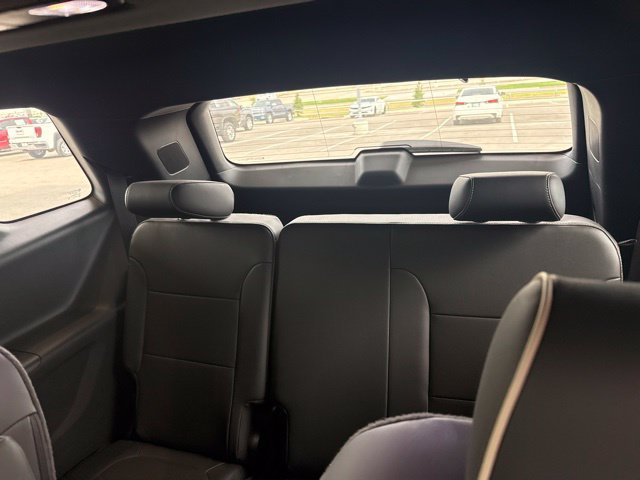 Used 2023 Chevrolet Traverse Premier w/ Redline Edition FWD image 17
