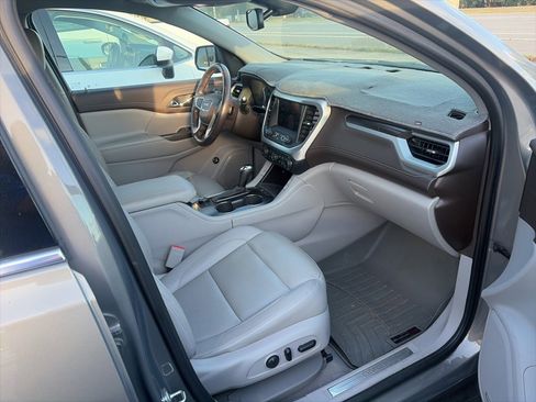 Used 2019 GMC Acadia SLT image 8
