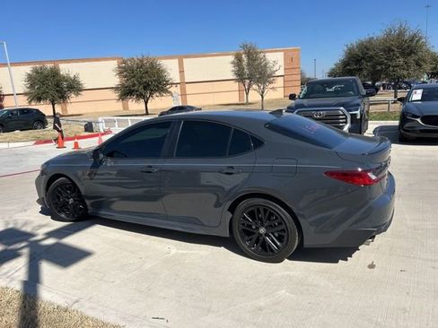 Used 2025 Toyota Camry SE w/ Convenience Package image 7