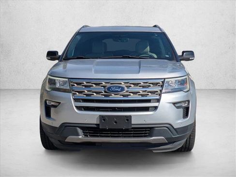 Used 2018 Ford Explorer XLT w/ Equipment Group 202A image 2