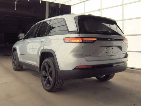 Used 2024 Jeep Grand Cherokee Limited w/ Black Appearance Package image 5