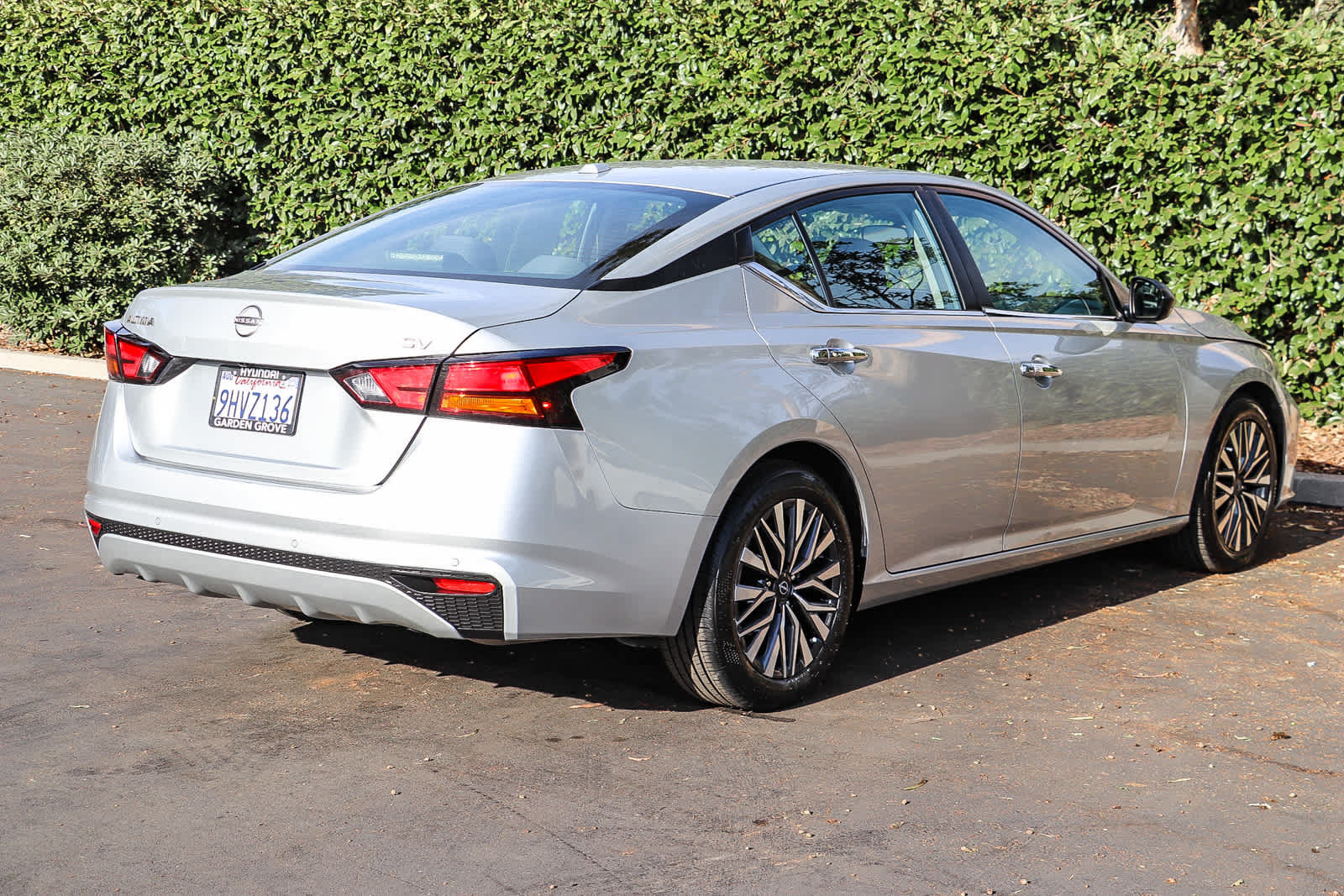 Used 2024 Nissan Altima 2.5 SV FWD image 6