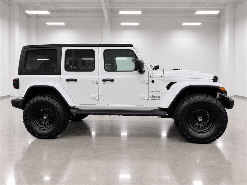 Used 2021 Jeep Wrangler Unlimited Sahara w/ Dual Top Group AWD/4WD image 3