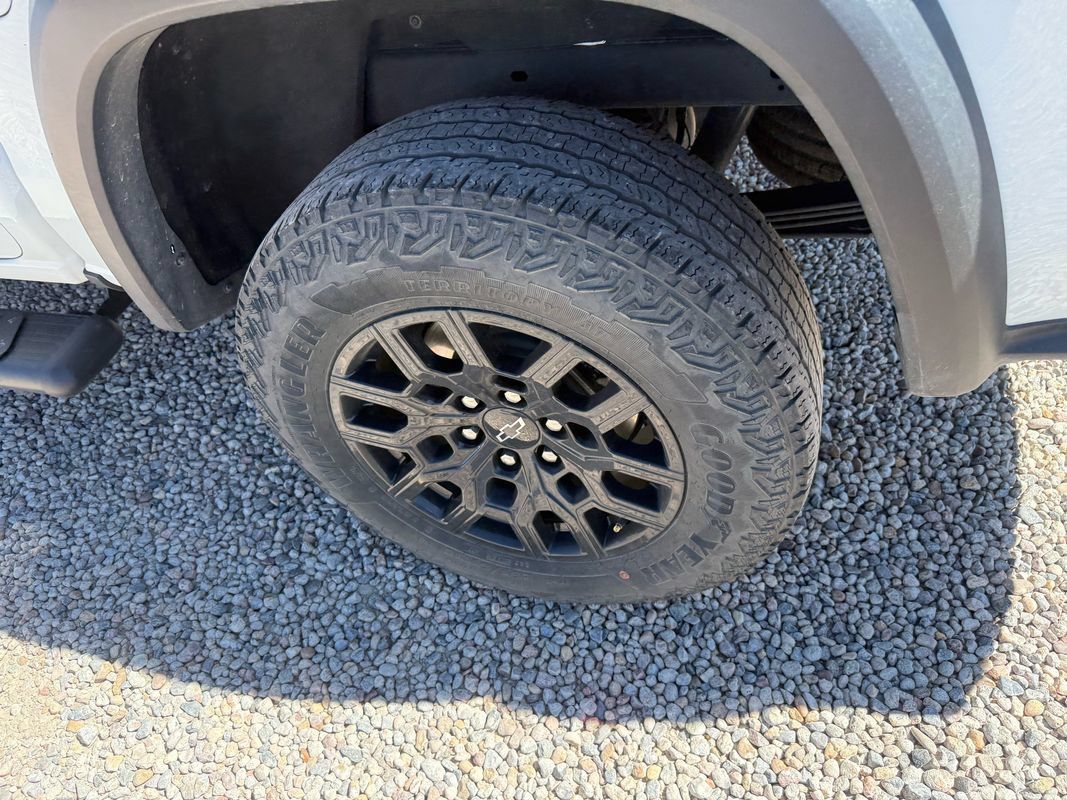 Used 2023 Chevrolet Colorado Trail Boss w/ LPO, Skid Plate Package AWD/4WD image 35