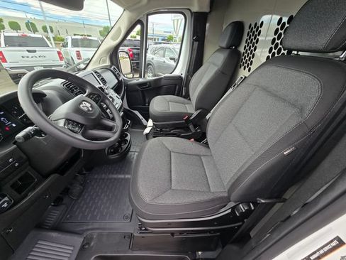 Used 2025 RAM ProMaster 2500 FWD image 9