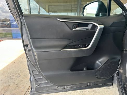 Used 2025 Toyota RAV4 XLE AWD/4WD image 10