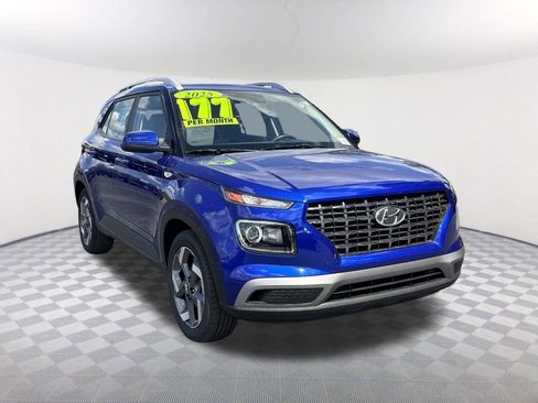 Used 2025 Hyundai Venue SEL FWD image 3