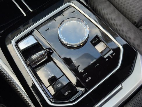 Used 2023 BMW i7 xDrive60 image 36