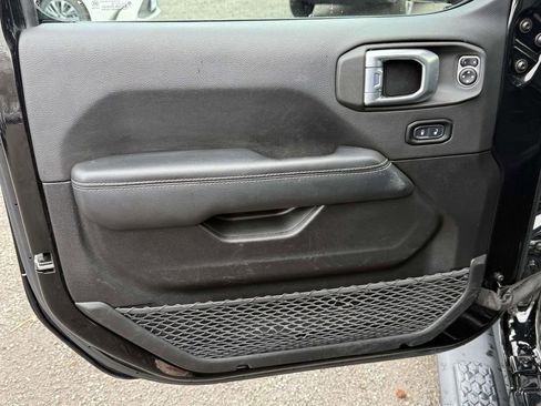 Used 2023 Jeep Wrangler Unlimited Sahara image 24