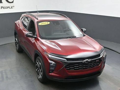 Used 2024 Chevrolet Trax RS w/ Sunroof Package FWD image 47