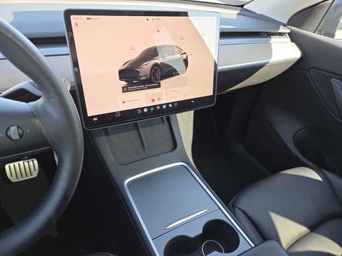 Used 2022 Tesla Model Y Performance AWD/4WD image 34