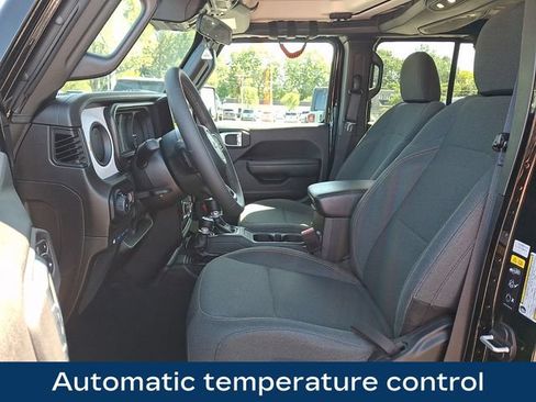 Used 2024 Jeep Wrangler Unlimited AWD/4WD image 2