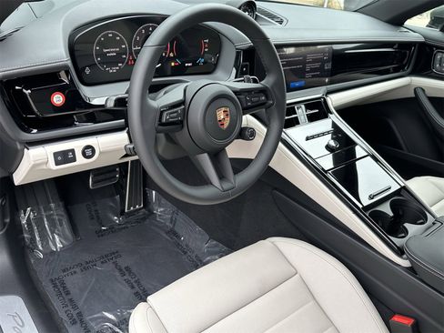 New 2026 Porsche Panamera 4 image 4