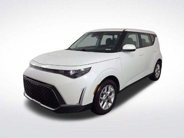 Certified 2023 Kia Soul S FWD image 2